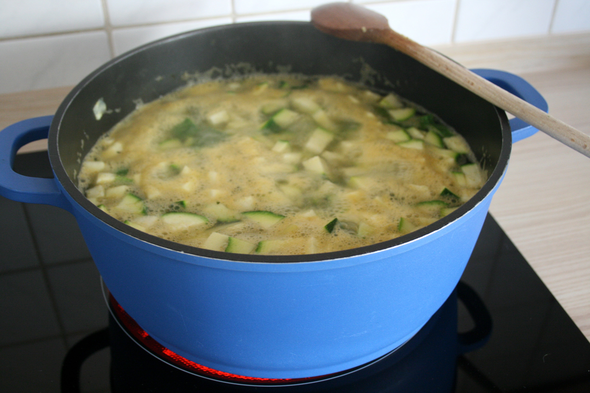 Zucchini-Creme-Suppe - Schürzenträgerin