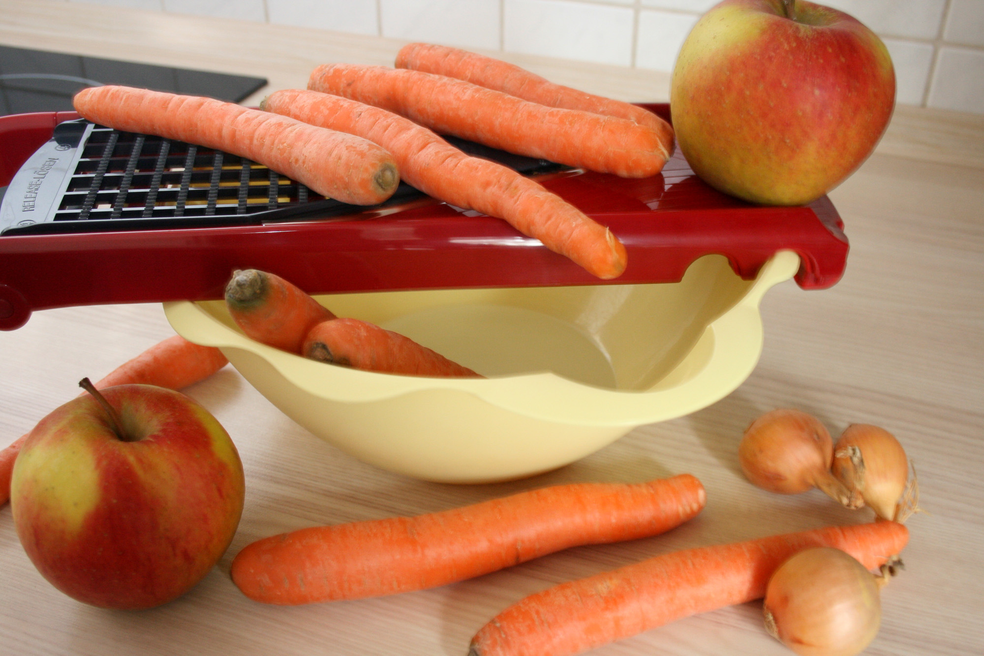 Karotten-Apfel-Salat - Schürzenträgerin