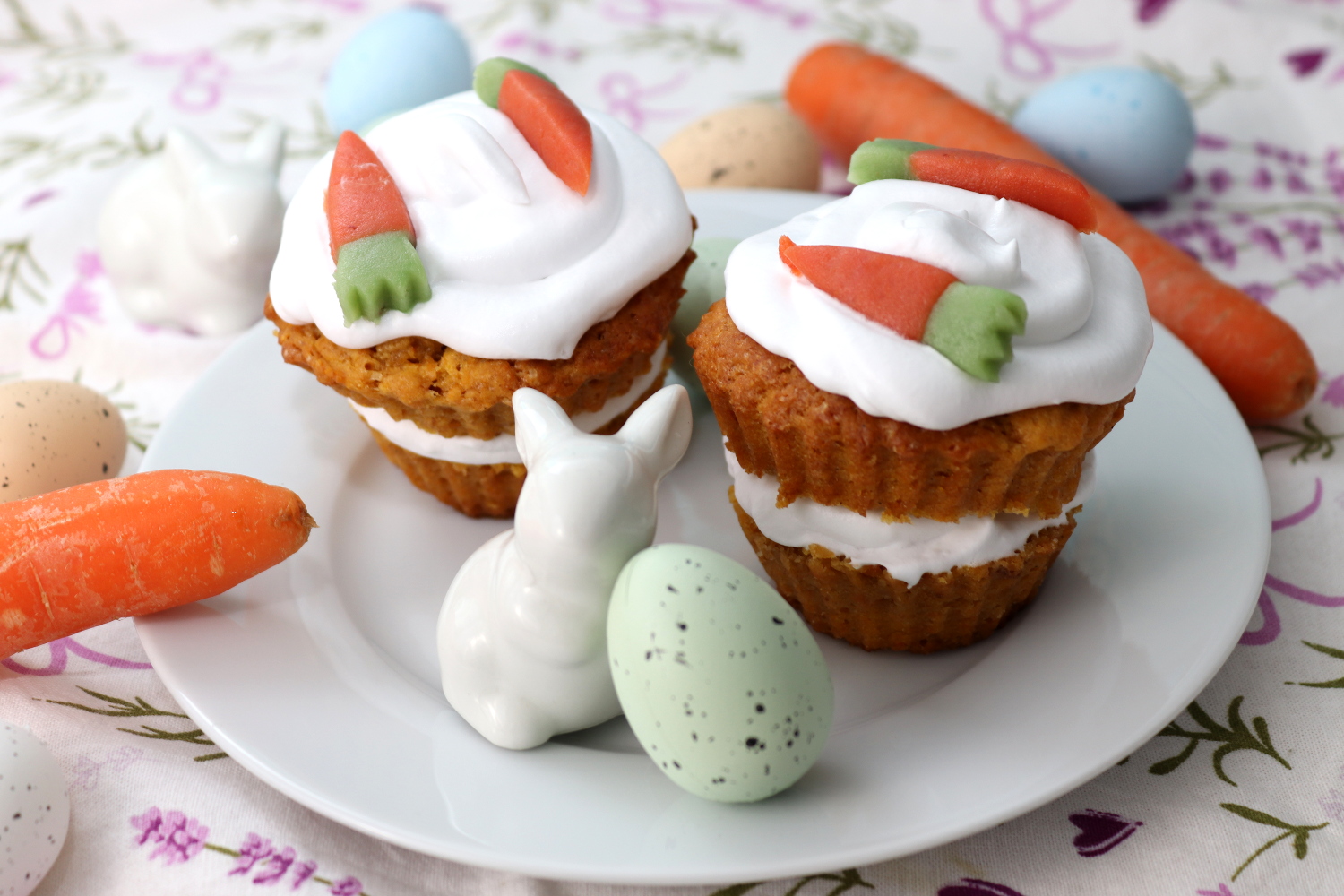 Vegane Karotten-Cupcakes für Ostern - Schürzenträgerin